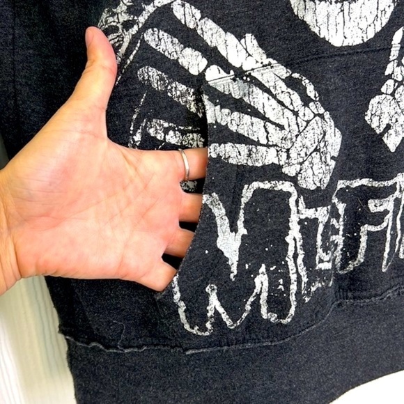 Misfits - Fiend Misfit Skulls Graphic Open Cut Neck Pocket Sweatshirt Size Small - Picture 6 of 10